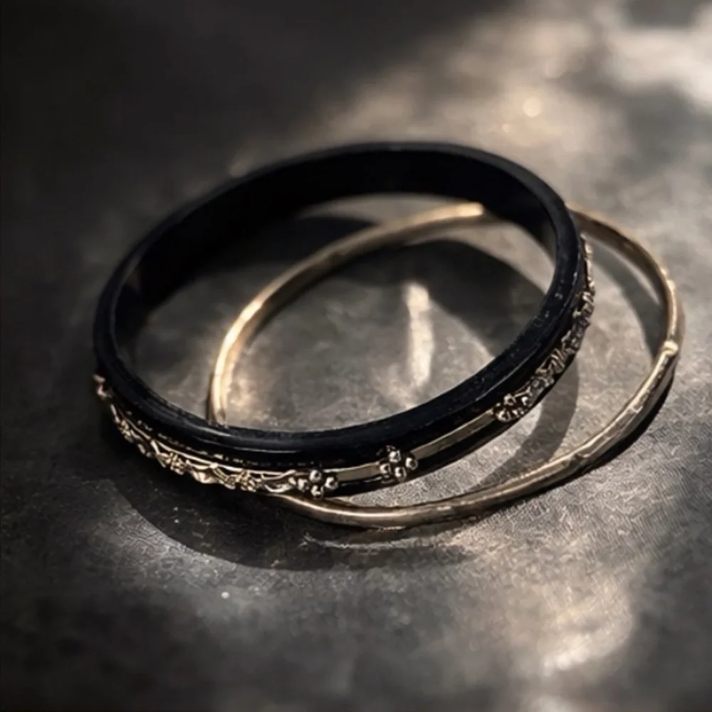 Vintage 80s–90s Black Acrylic & Pale-Gold Tone Bangle Bracelet Set